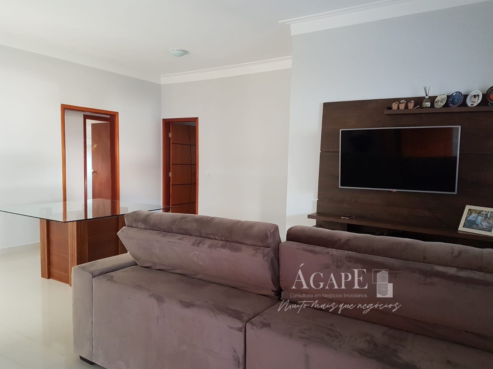 Casa com 4 dormitórios em Artur Nogueira