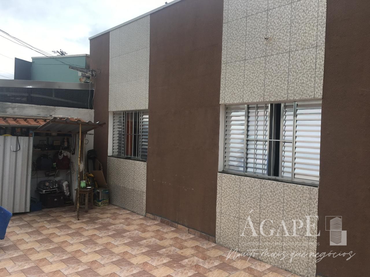 Casa com salão comercial em Artur Nogueira